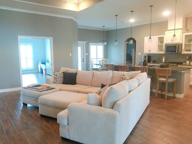 Building Photo - 8206 Big Bend - 4/Bed 3/Bath - $3500/month