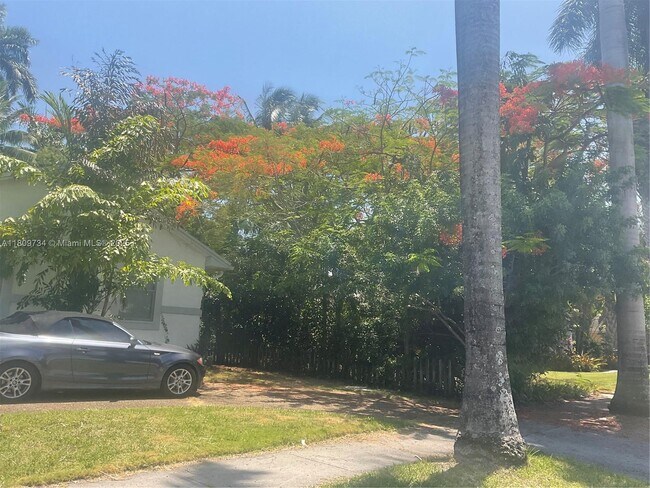Foto del edificio - 1206 Tyler St