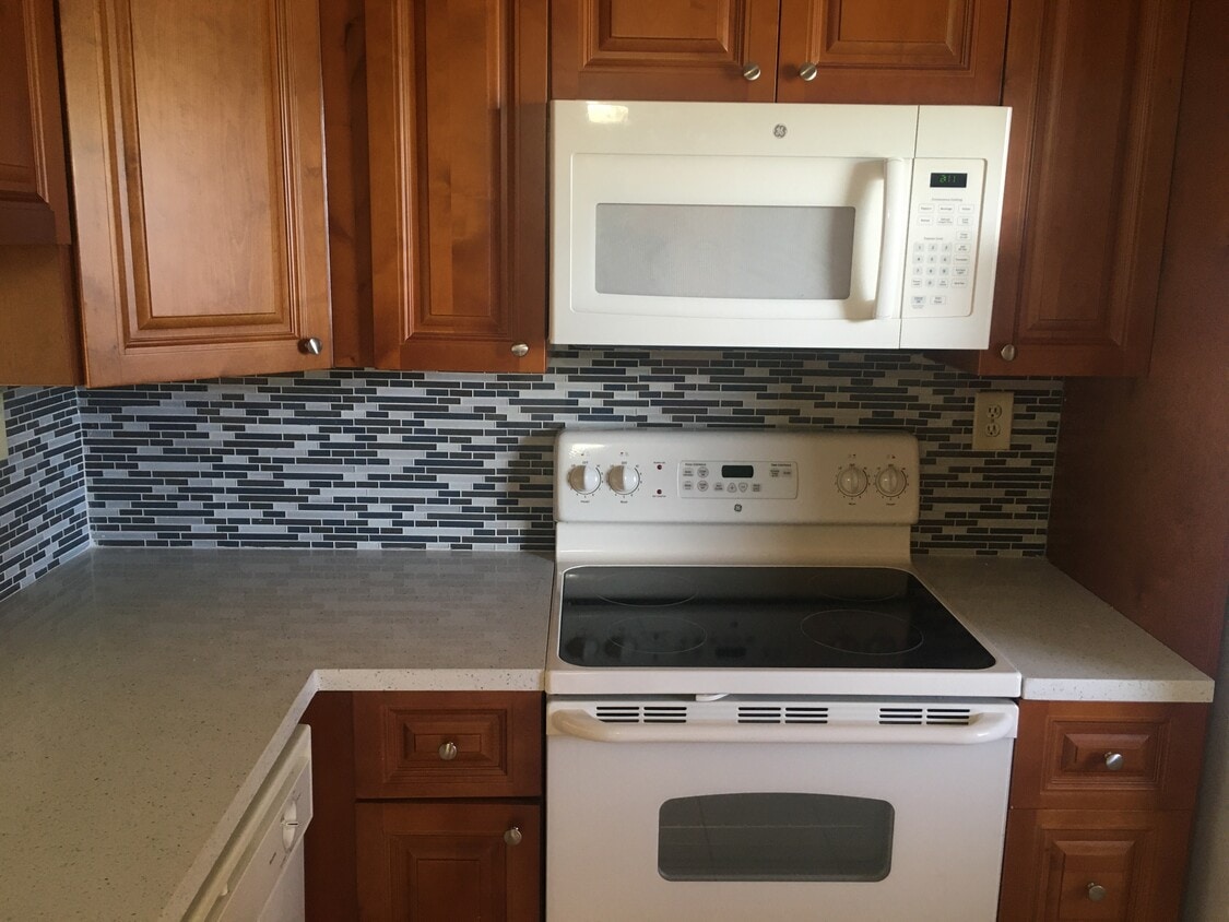 Primary Photo - 3396 Foxcroft Rd