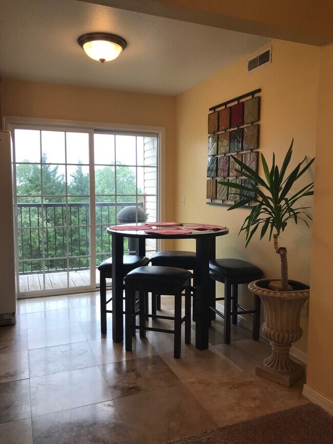 Building Photo - Condominium in FoxPointe