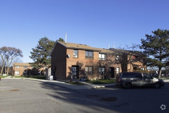 Building Photo - Balmoral Townhomes