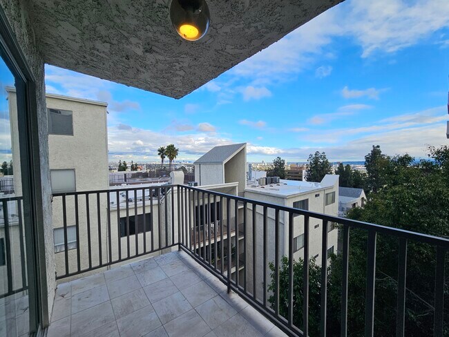 Foto del edificio - 1230 Horn Ave