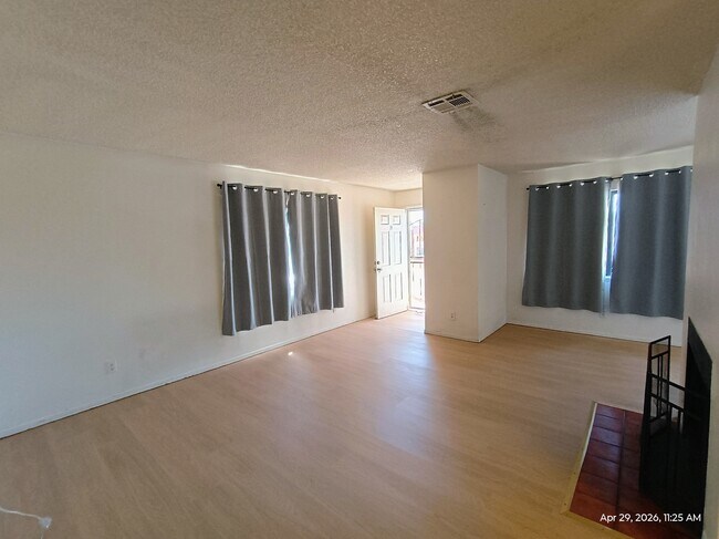 Foto del edificio - 6228 Ilanos Ln