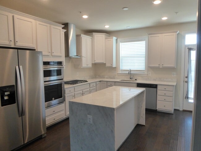 Building Photo - 634 Totten Mews NE