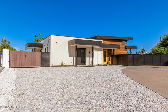 Building Photo - 8325 E Wethersfield Rd