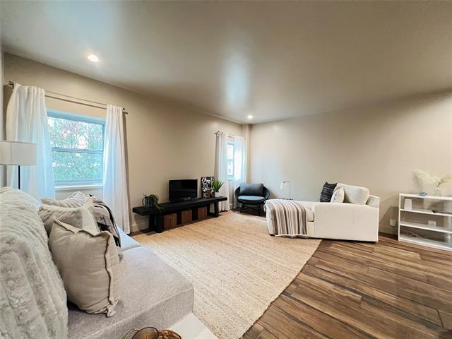 Building Photo - 6211 W Northwest Hwy