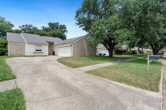 Building Photo - 930 Mesa Terrace Dr