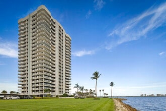 Building Photo - 155 Lakeshore Dr