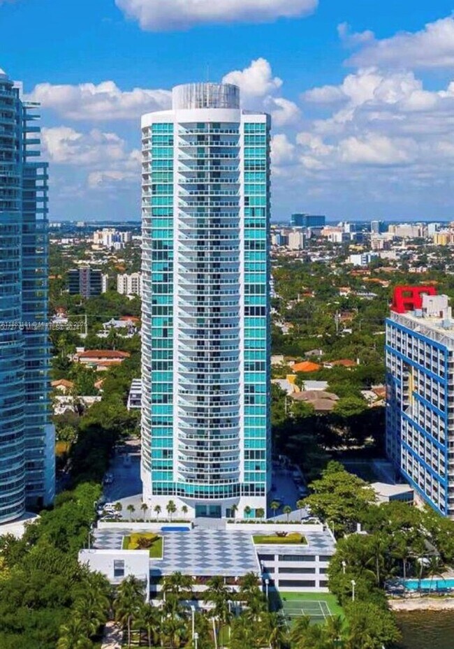 Building Photo - 2101 Brickell Ave