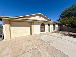 Building Photo - 2313 Phoenix Ave
