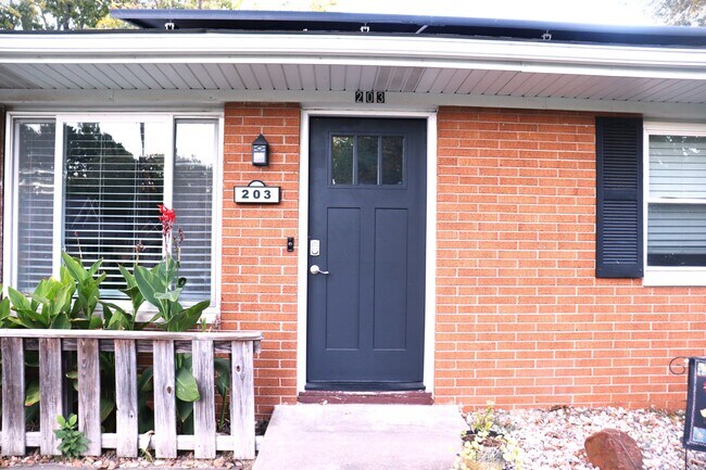 Building Photo - 203 Thomas Terrace