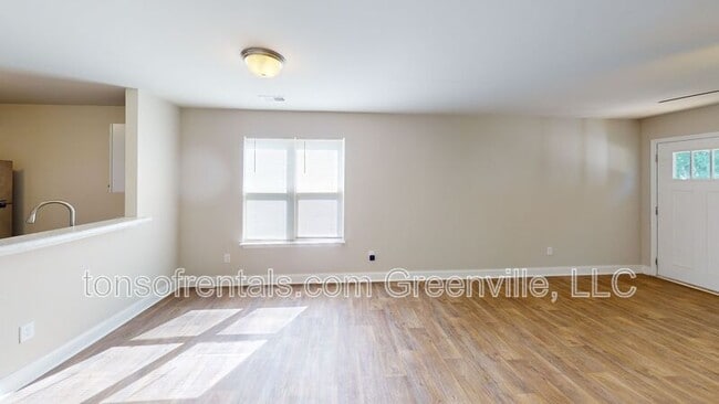 Building Photo - 203 B Cromer Road