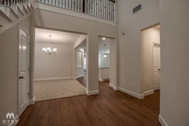 Building Photo - 113 Knight of Realm Blvd
