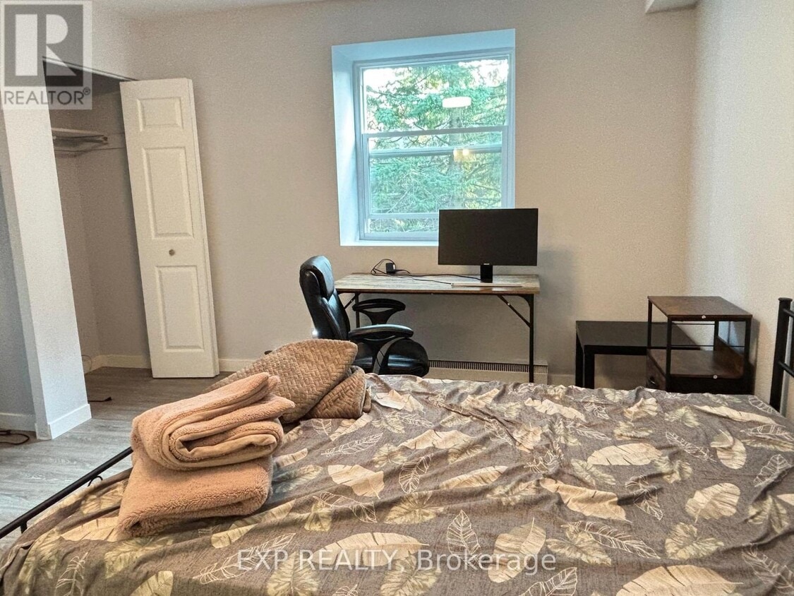 Photo principale - 91-91 Westmount Rd N