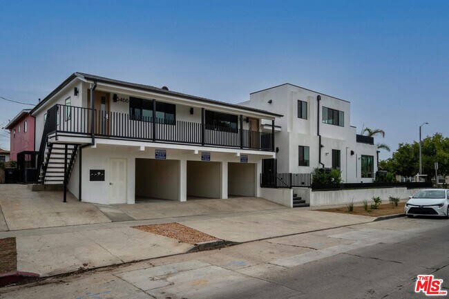 Foto del edificio - 5466 Saturn St