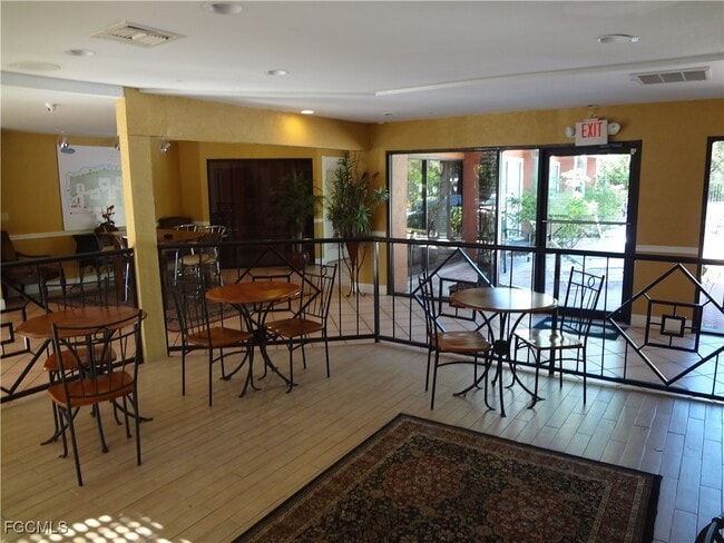 Foto del edificio - 2885 Winkler Ave