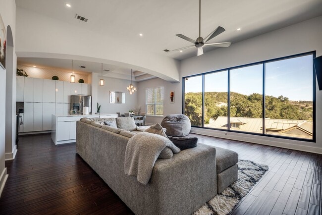 Building Photo - GORGEOUS TEXAS HILL COUNTRY HOME IN TAPATIO SPRINGS