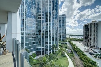 Building Photo - 2831 S Bayshore Dr