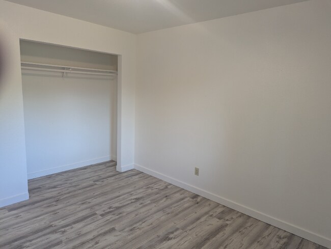 Foto del edificio - 700 S Weed Blvd