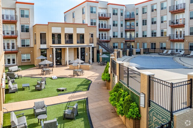 Courtyard - The Eden Apartments