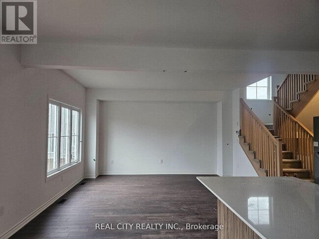 Building Photo - 8 Bradden Cres