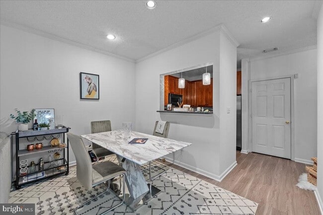 Building Photo - 1708 Lake Shore Crest Dr