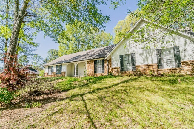 Building Photo - 703 Parker Dr