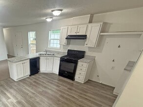 Building Photo - 2501 N Apperson Way