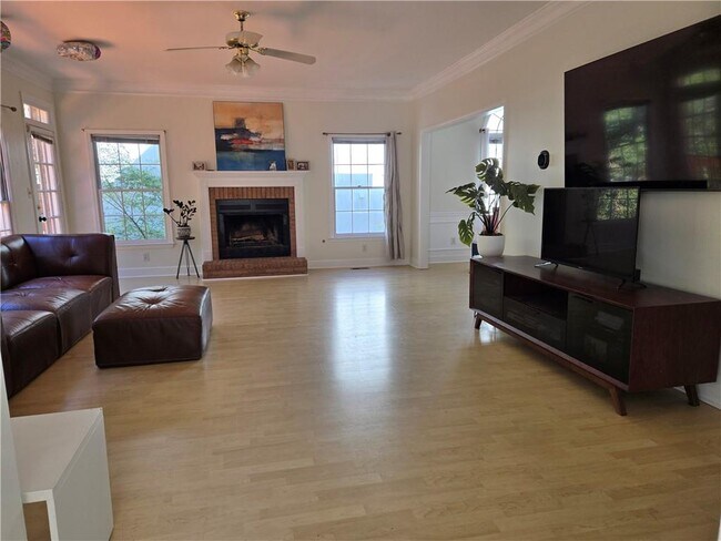 Foto del edificio - 1209 Wildcliff Cir