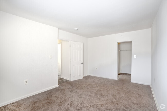 3 habitaciones, 1,5 baños - 878 pies cuadrados - Dormitorio 1 - Highland Terrace Apartments