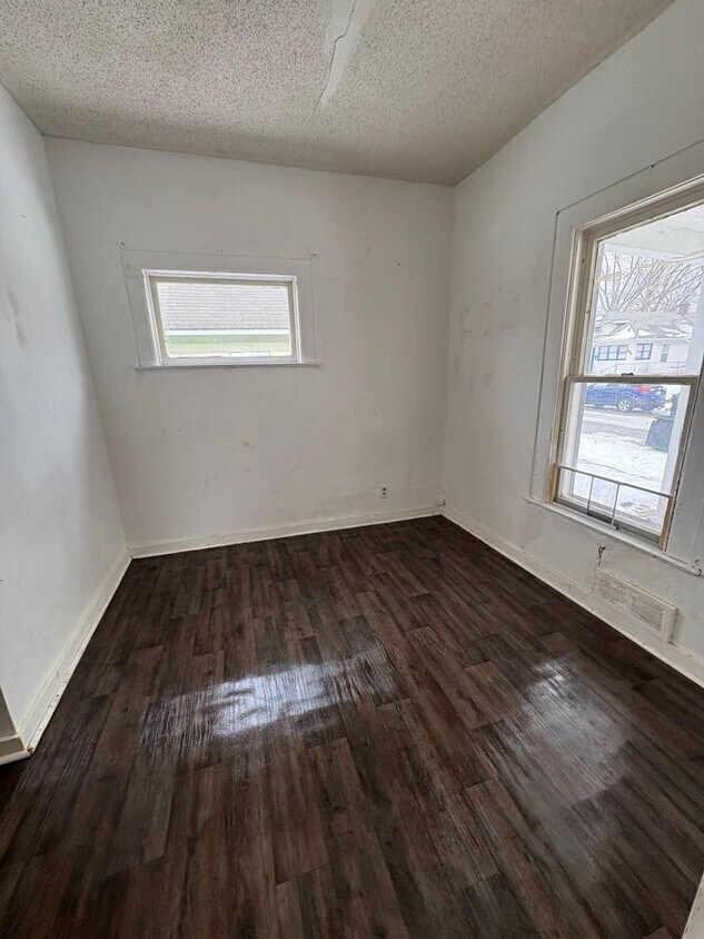 Foto del edificio - 2-Bedroom, 1-Bathroom Home GOSHEN – $1,150/Month | 842 Sq. Ft.