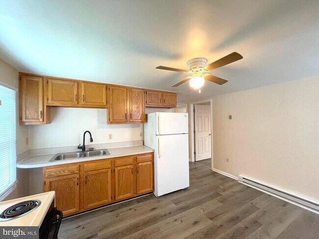 Foto del edificio - 490 Coster Rd