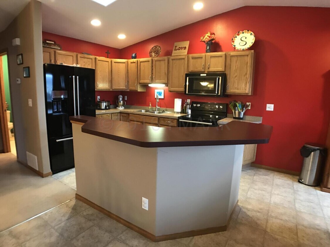 975 42nd Ave W, West Fargo, ND 58078 House Rental in West Fargo, ND