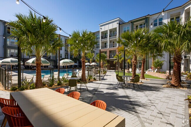 Área de parrilla - 8733 Rooks Park Cir Tampa, FL, 33619 - Camden Brandon