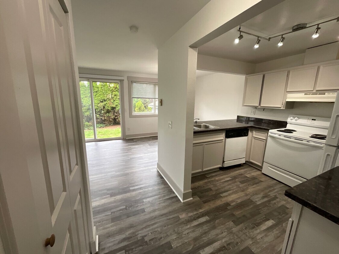 Foto principal - 3022 S 216th St