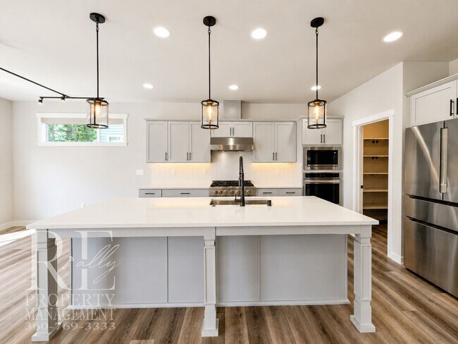 Foto del edificio - Luxury Poulsbo Retreat with Water Views, Covered Deck & Designer Finishes