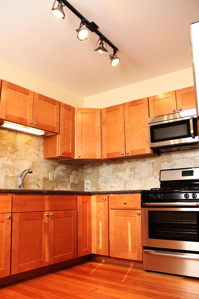 Building Photo - 20 Peru St