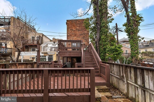 Building Photo - 1615 Shakespeare St