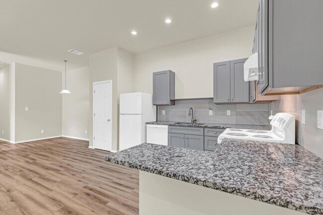Building Photo - 6108 Caroline Ln