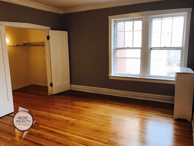 Foto del edificio - Old Irving Park Apts for Rent!