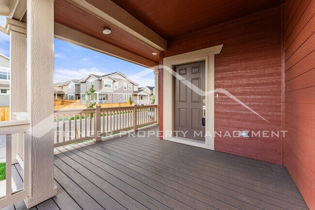 Foto del edificio - Charming Property with 2 Car Garage and Ce...