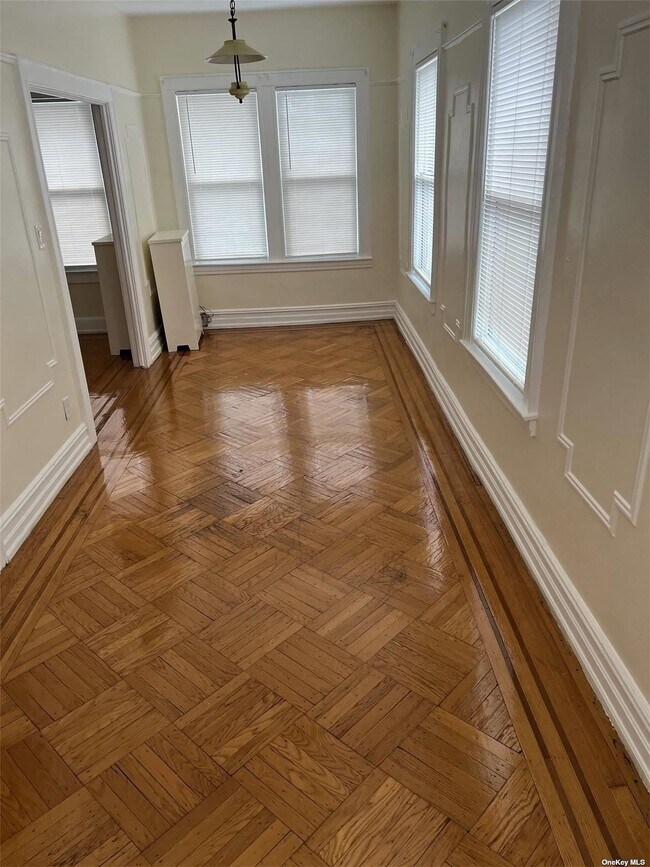 Foto del edificio - 957 E 39th St