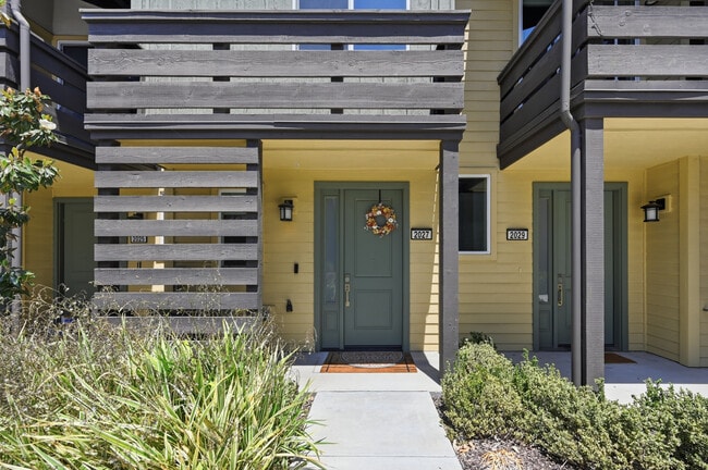 Building Photo - 2027 Joshua Tree Cir
