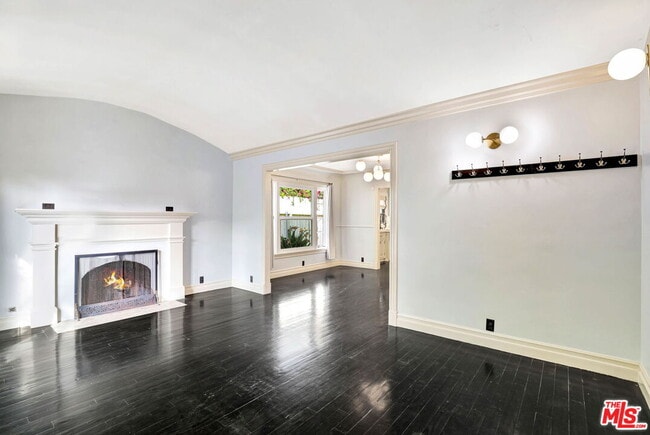 Foto del edificio - 744 N Sierra Bonita Ave