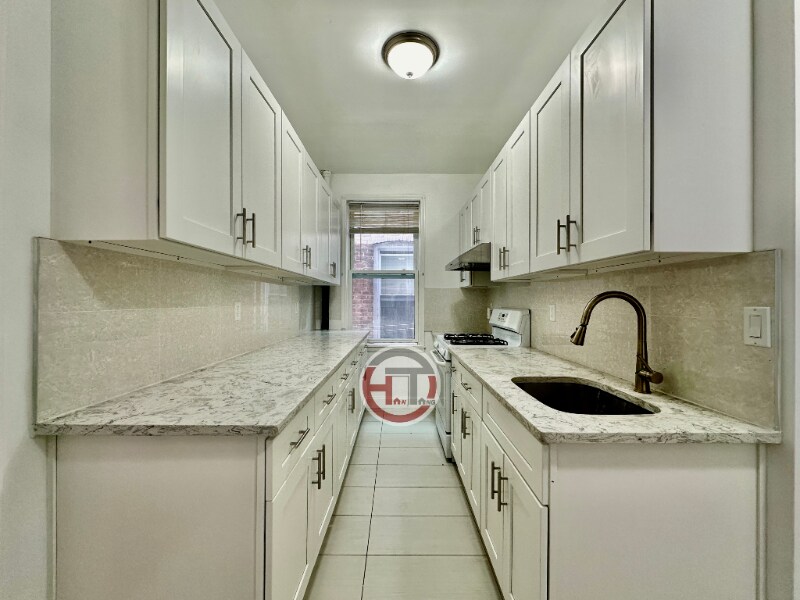Primary Photo - 2886 St Theresa Ave