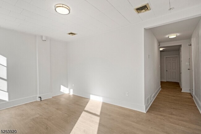 Building Photo - 95 Spruce St