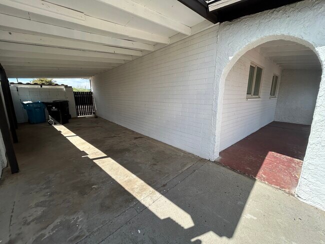 Foto del edificio - 3062 N 42nd Ave