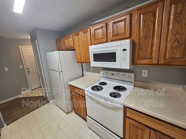 Foto del edificio - 9811 Campus Walk Ln