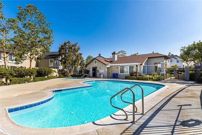 Building Photo - 830 N Kintyre Dr