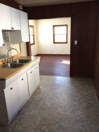 Building Photo - 2 bedroom ranch style single family home